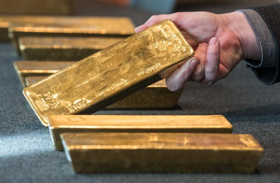 How investors can buy gold at a discount